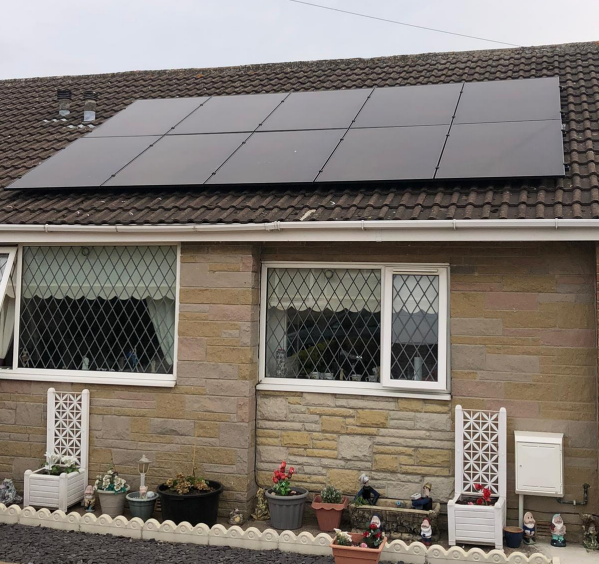 Picture of house with solar panels on roof - City of Lincoln Photo